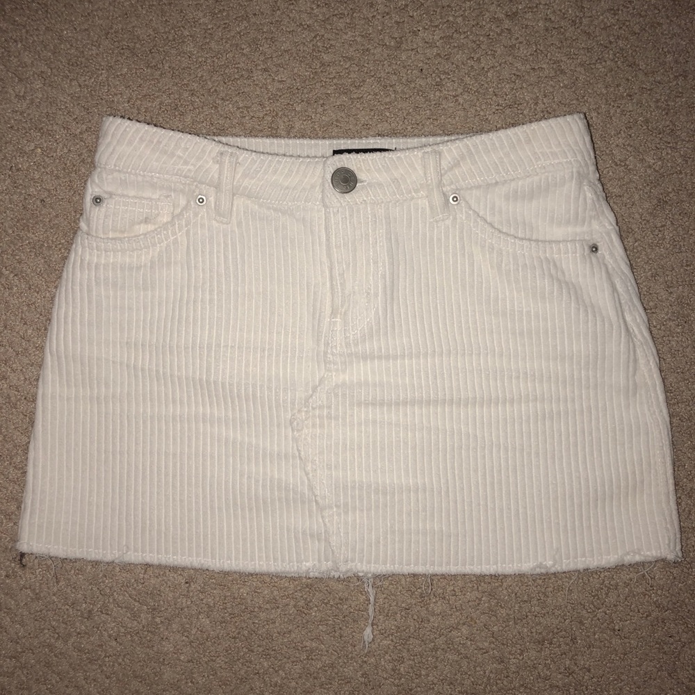 NEVER WORN URBAN OUTFITTERS WHITE DENIM SKIRT